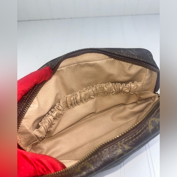 Louis Vuitton Trousse 23 Unisex 
Brown Monogram Canvas Cosmetic Bag - Picture 9 of 12